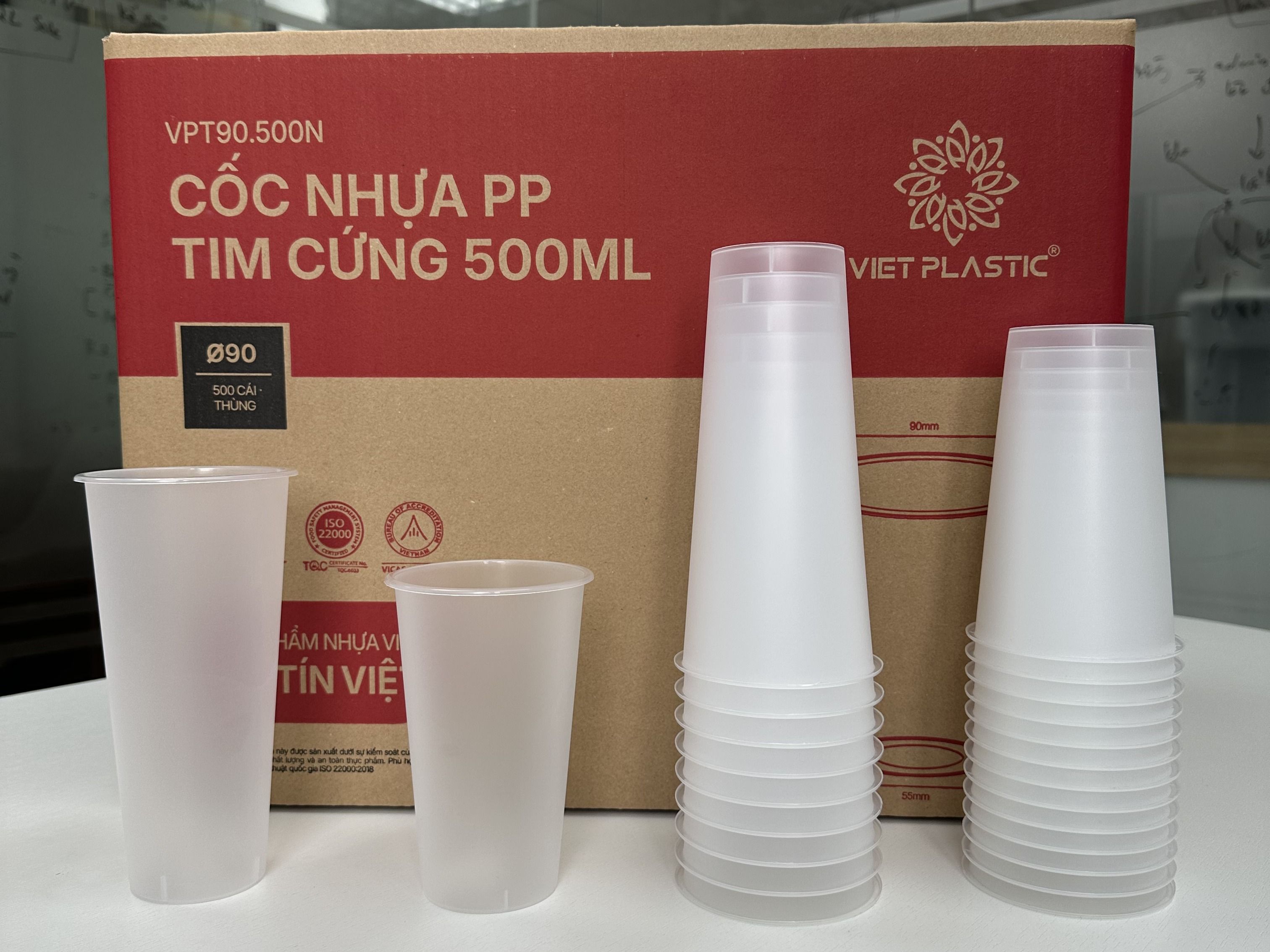 Thùng và các chồng cốc nhựa PP tim cứng 500ml thương hiệu VietPlastic