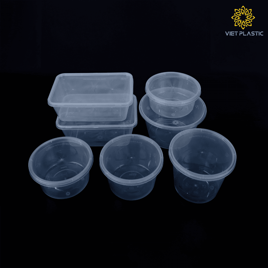 Bộ sản phẩm bao bì nhựa gồm hộp nhựa chữ nhật và hũ nhựa tròn trong suốt đạt chuẩn an toàn thực phẩm của VietPlastic