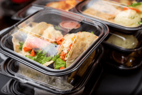 Mẫu hộp nhựa đen có nắp trong suốt đựng bánh taco và suất ăn mang đi tiện lợi cho các quán kinh doanh đồ ăn nhanh